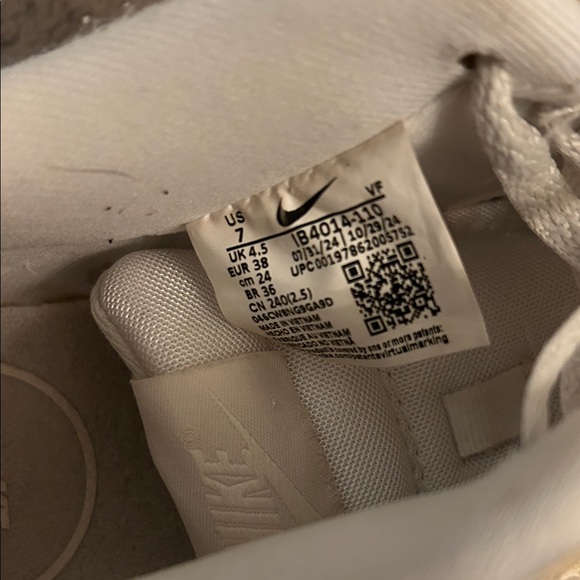 Nike White & Light Yellow Athletic Shoes – Women’s 7 - Picture 4 of 5